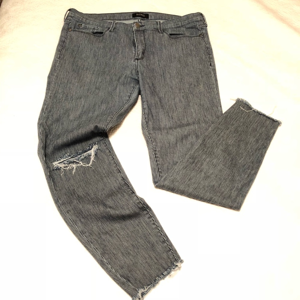 Buffalo ankle Jeans with distressed knee ankles